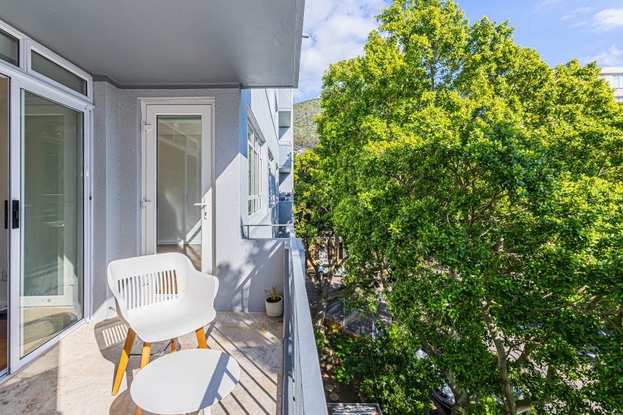 To Let 2 Bedroom Property for Rent in Green Point Western Cape